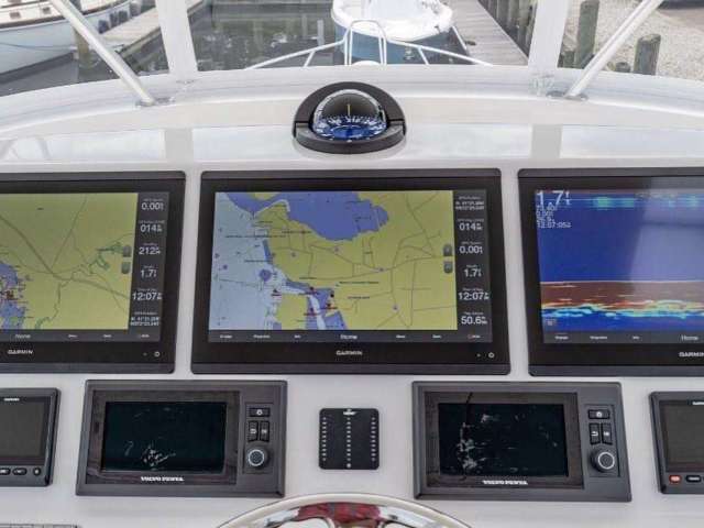boating electronics screens