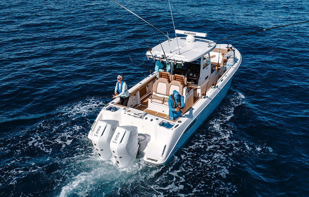 Introducing the Everglades 315CC: Elevating Your Maritime Experience Everglades 315cc