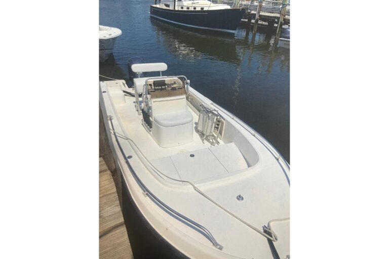 2004 Mako 201 Center Console