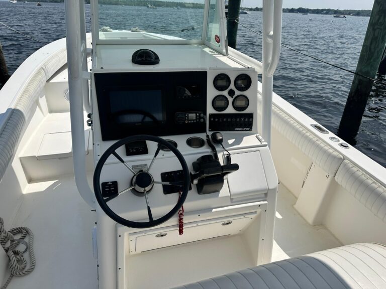 2005 Regulator 26 Forward Seating