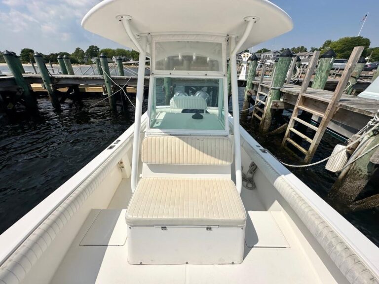 2005 Regulator 26 Forward Seating