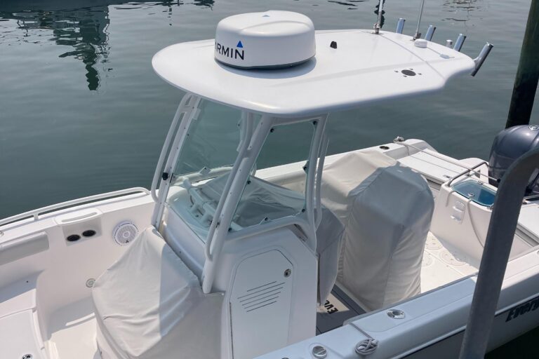 2020 Everglades 235 Center Console
