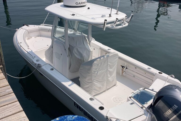 2020 Everglades 235 Center Console