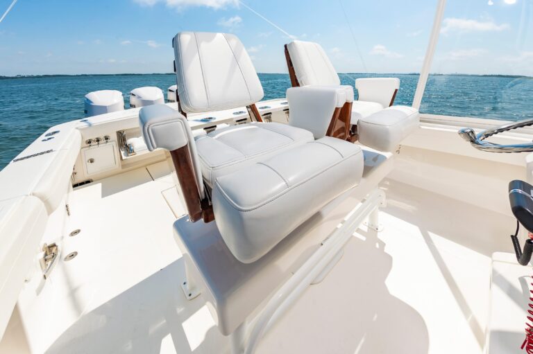 2020 Regulator 34 Center Console