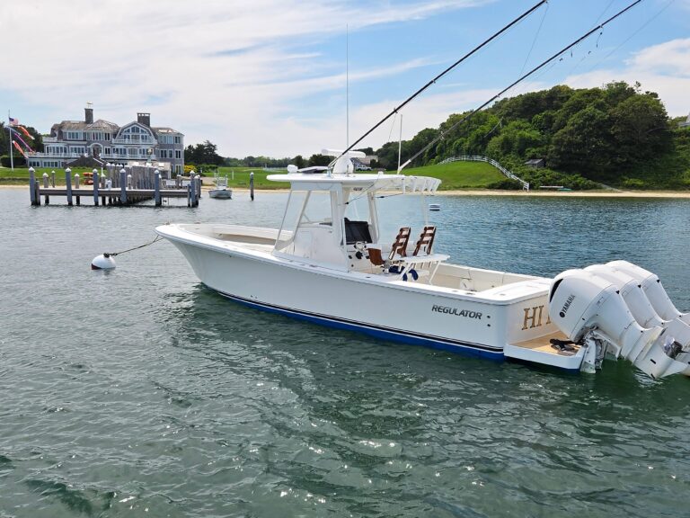 2020 Regulator 34 Center Console