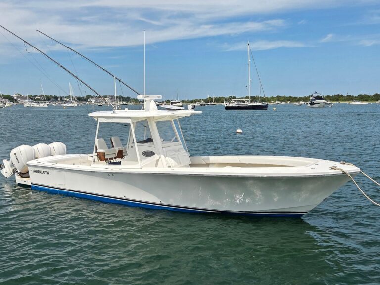 2020 Regulator 34 Center Console