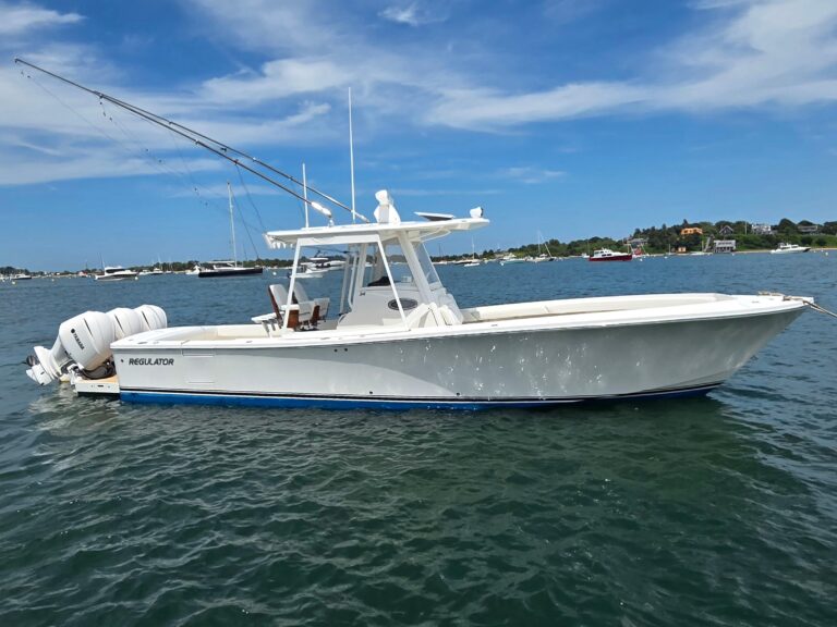 2020 Regulator 34 Center Console
