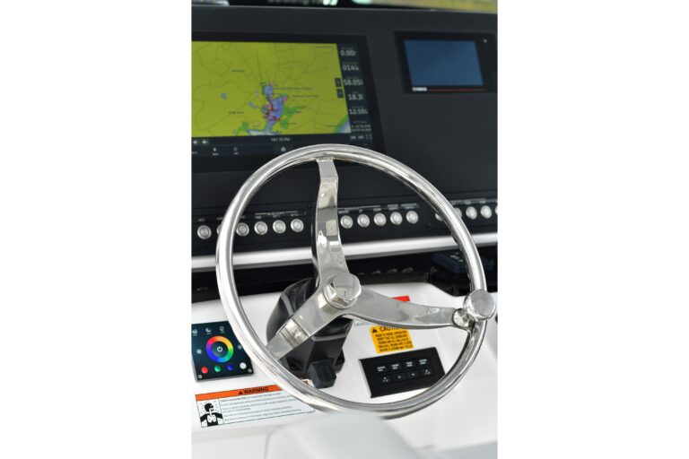 2022 Everglades 335 Center Console