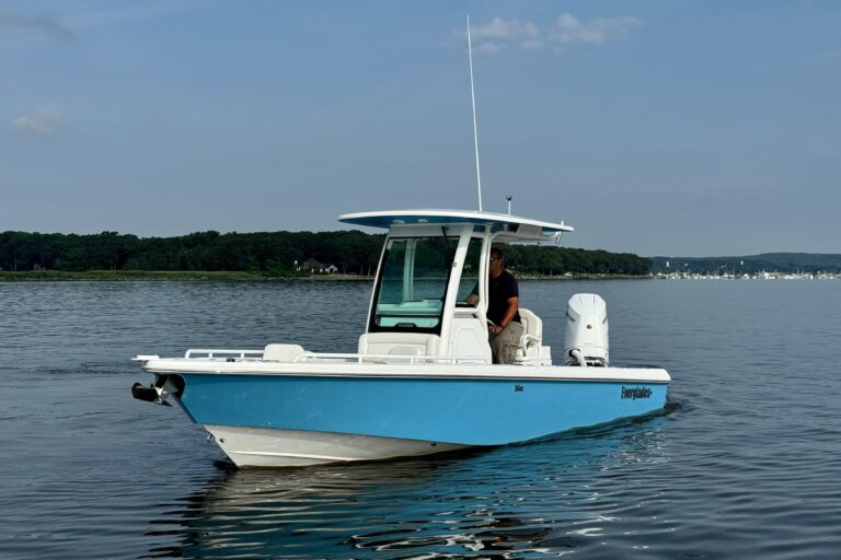 2024 Everglades 253 Center Console