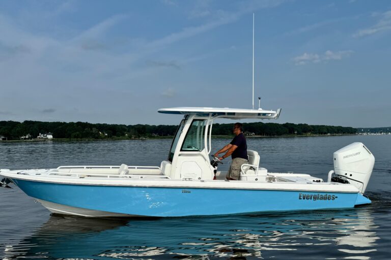 2024 Everglades 253 Center Console