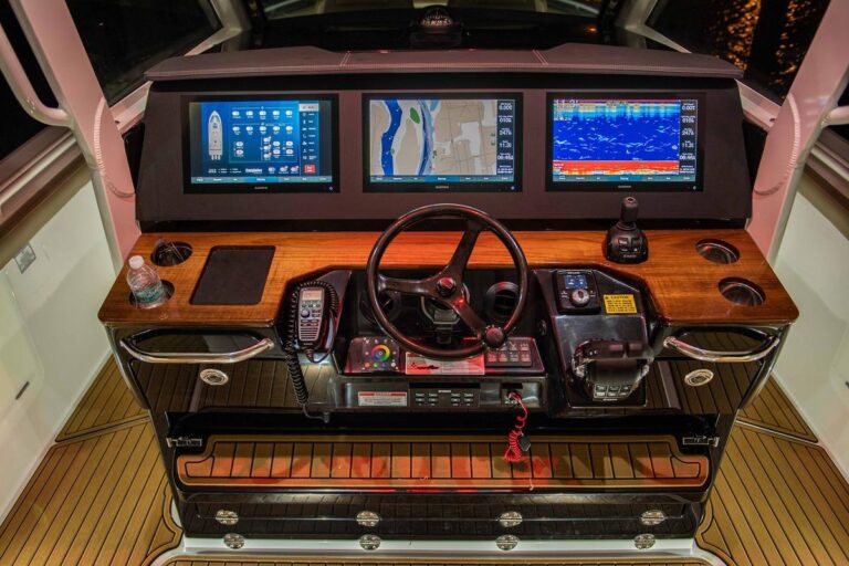 2025 Everglades 395 Center Console