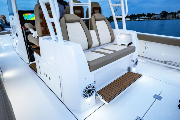 2025 Everglades 395 Center Console
