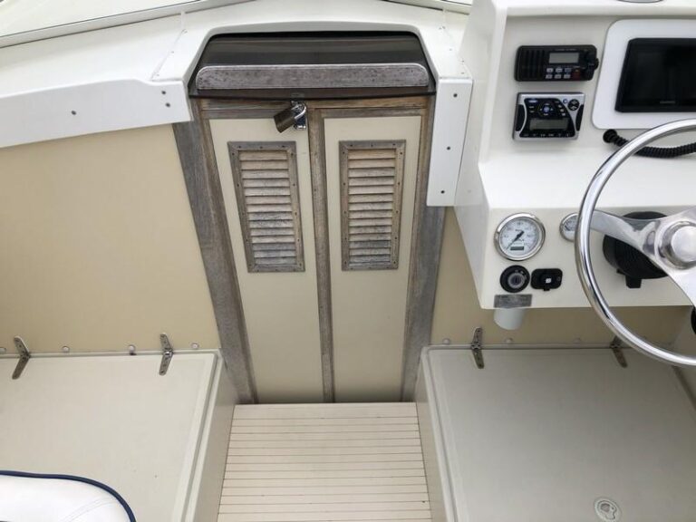 2004 Medeiros Limestone 24 Cuddy Cabin