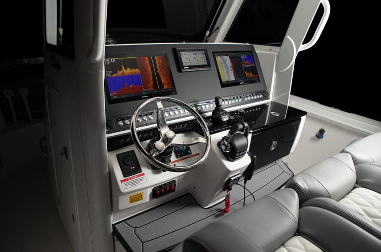 2024 Everglades 335 Center Console