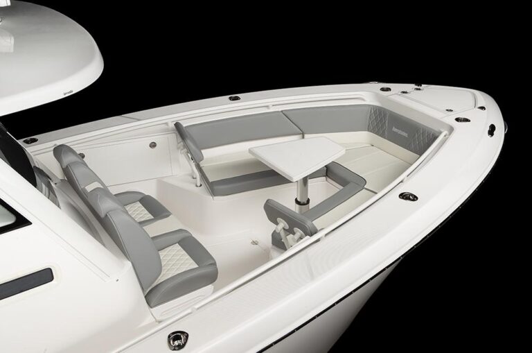 2024 Everglades 335 Center Console