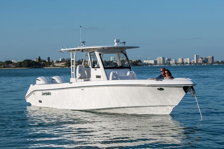2024 Everglades 335 Center Console