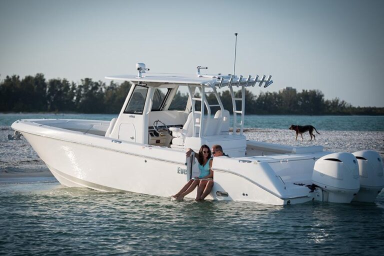 2024 Everglades 335 Center Console