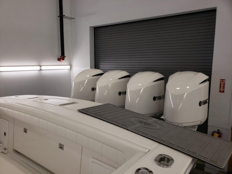 2018 Regulator 41 Center Console