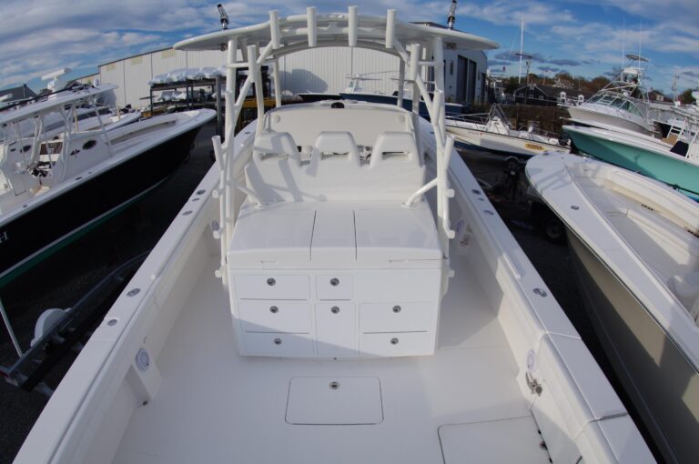 2018 Regulator 41 Center Console