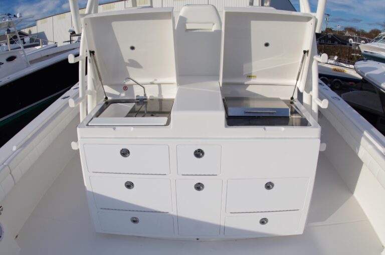 2018 Regulator 41 Center Console