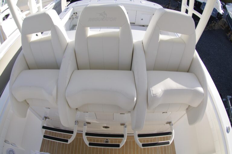 2018 Regulator 41 Center Console