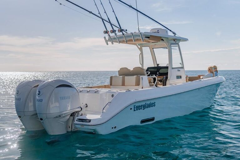 2025 Everglades 285 Center Console