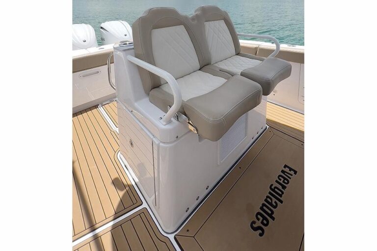 2025 Everglades 285 Center Console