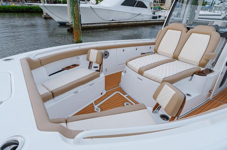 2025 Everglades 315 Center Console