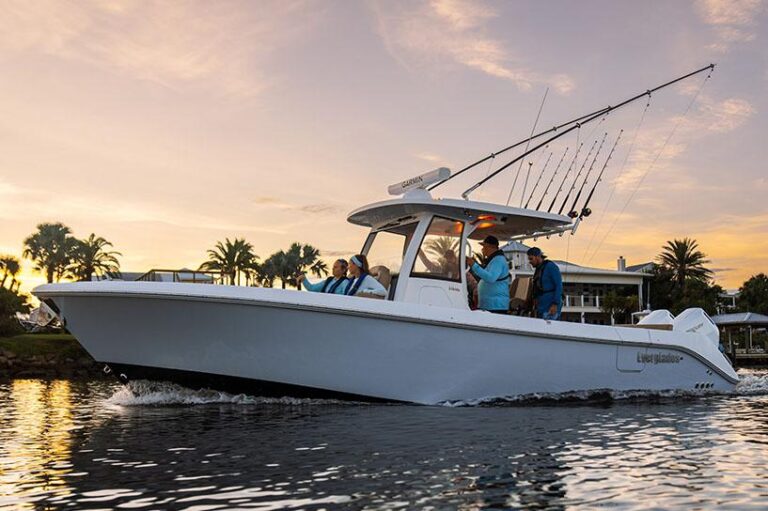 2025 Everglades 315 Center Console