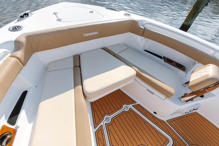 2025 Everglades 315 Center Console