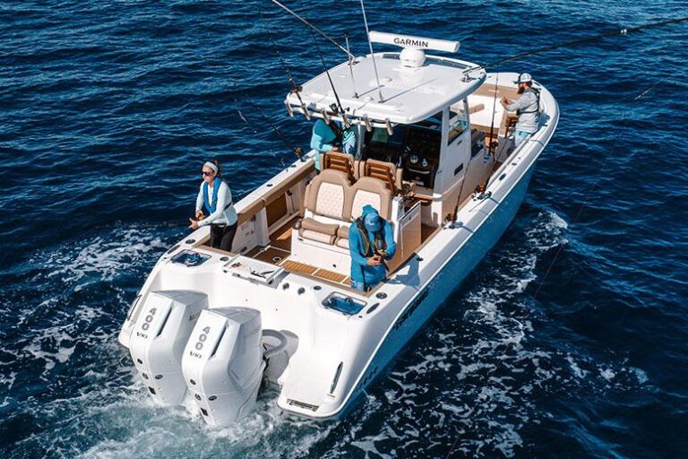 2025 Everglades 315 Center Console
