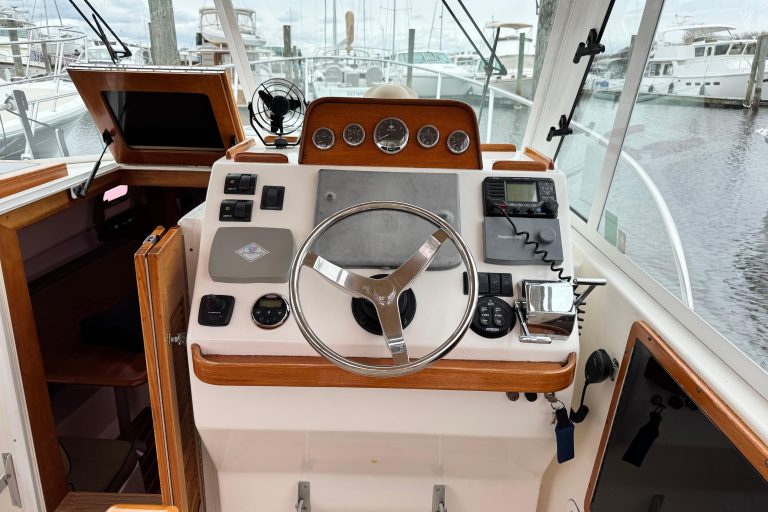2005 Hunt Yachts Surfhunter