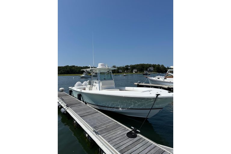 2005 Regulator 32 Forward Seating