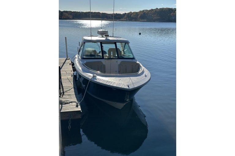 2016 Pursuit DC 325 Dual Console