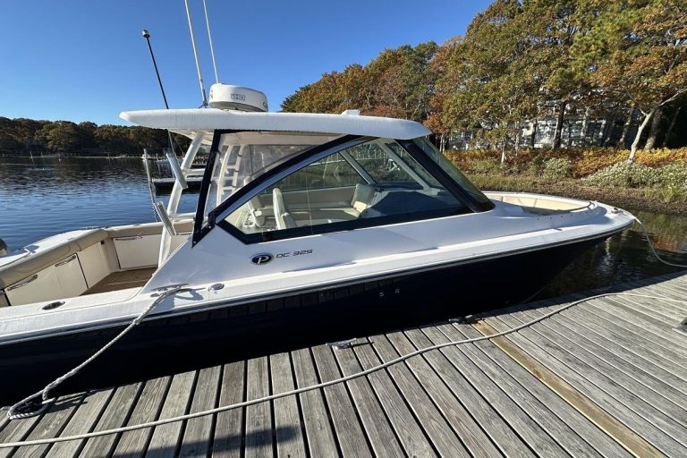 2016 Pursuit DC 325 Dual Console