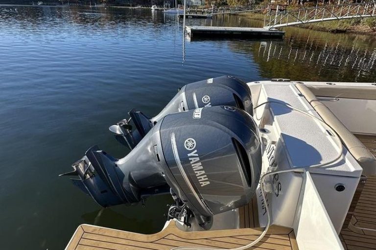 2016 Pursuit DC 325 Dual Console