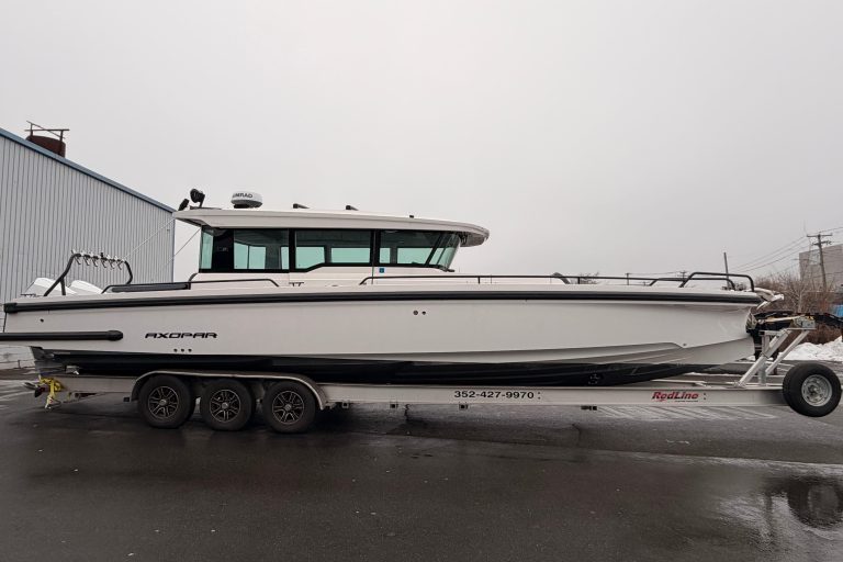 2021 Axopar 37 XC Cross Cabin