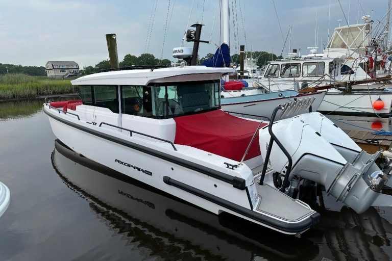 2021 Axopar 37 XC Cross Cabin