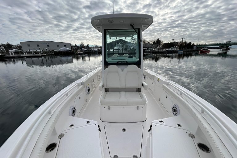 2023 Everglades 235 Center Console