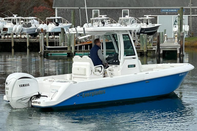 2023 Everglades 235 Center Console