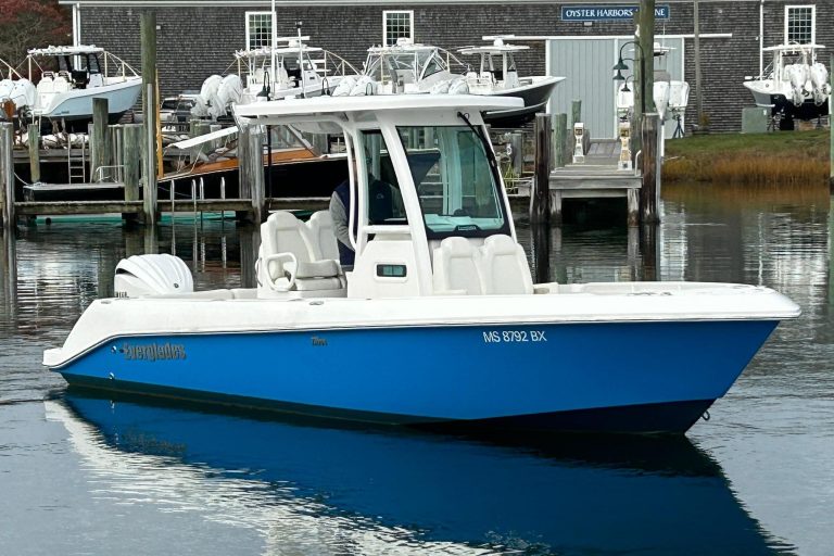 2023 Everglades 235 Center Console