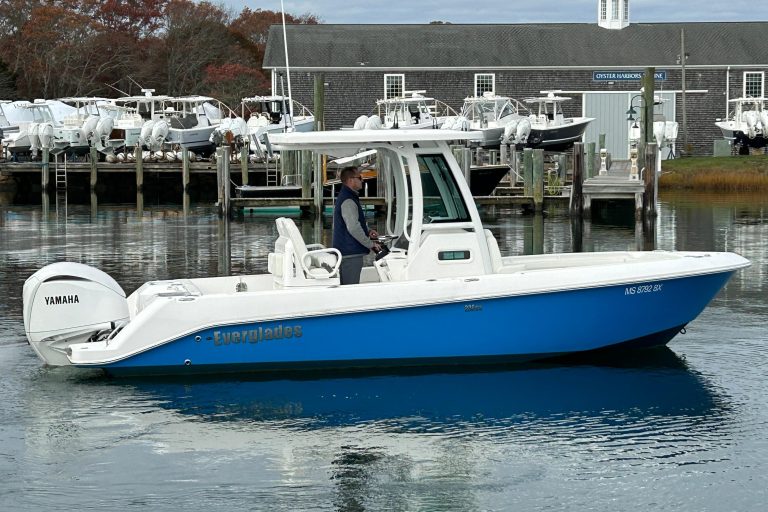 2023 Everglades 235 Center Console