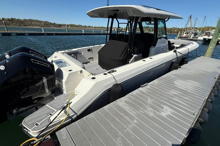 2024 Boston Whaler 360 Outrage